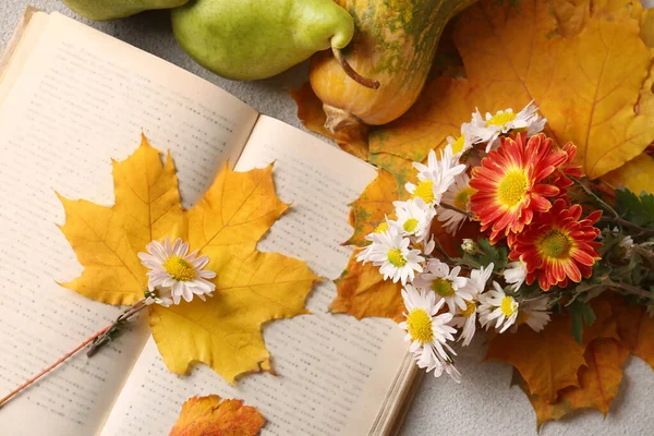 Book Leaves Beautiful Flowers Bookmark Table Flat Lay — Stock Photo, Image