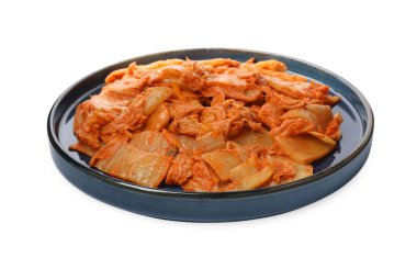 Beyaz üzerine Çin lahanası izole edilmiş lezzetli kimchi tabağı.