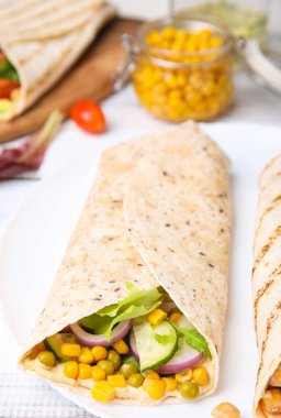 Sebzeli nefis humus dürümü.