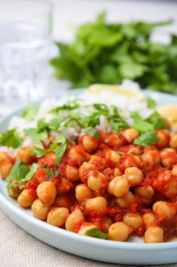 Masada lezzetli nohut körisi tabağı, yakın plan.