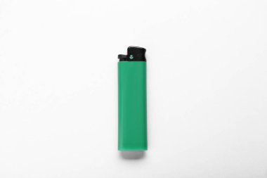 Beyaz arkaplanda küçük cep çakmağı, üst görünüm