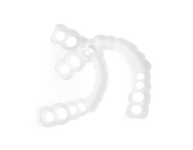 Beyaz arka planda diş koruyucuları, üst manzara. Isırık düzeltmesi