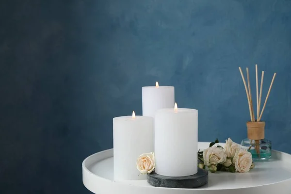 Burning Candles Air Reed Diffuser Beautiful Roses White Table Light — Stock Photo, Image