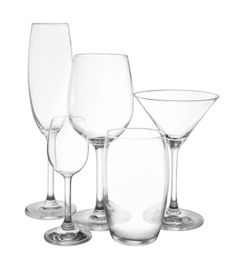 Farklı cam eşyalar beyaz üzerine izole edilmiş.