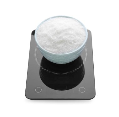 Modern mutfak terazisi, beyaz üzerine izole edilmiş şeker kasesi.