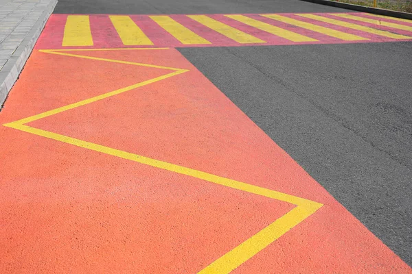 Public Transport Stop Sign Shape Zigzag Painted Asphalt Road —  Fotos de Stock