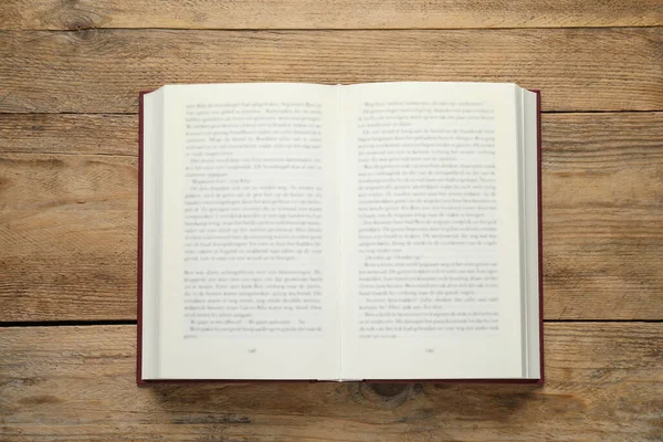 Открытая Книга Деревянном Столе Вид Сверху — стоковое фото