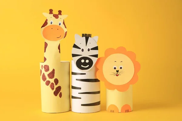 Toy Giraffe Lion Zebra Made Toilet Paper Hubs Yellow Background — Stockfoto