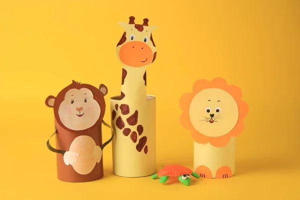 Toy Monkey Giraffe Lion Made Toilet Paper Hubs Plasticine Turtle — Stockfoto