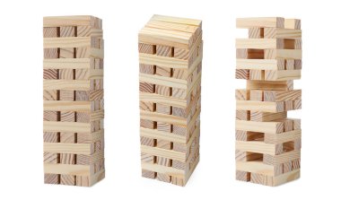 Beyaz arkaplanda Jenga kuleleri