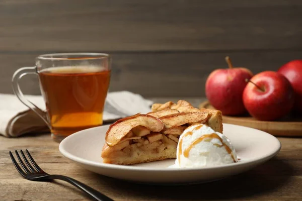 Slice Delicious Apple Pie Served Ice Cream Tea Wooden Table — Stock Fotó