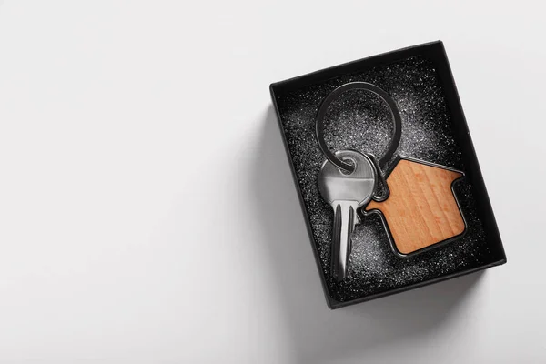 Key Trinket Shape House Gift Box Light Grey Background Top — Stockfoto