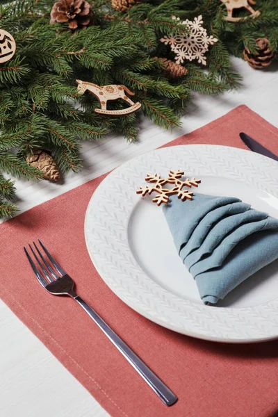 Luxury Festive Place Setting Beautiful Decor Christmas Dinner White Wooden — Fotografia de Stock