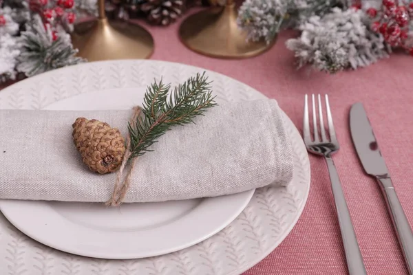 Festive Place Setting Beautiful Dishware Cutlery Cone Christmas Dinner Pink — Fotografia de Stock