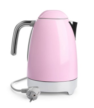 Temeli ve fişi beyaza izole edilmiş modern pembe elektrikli çaydanlık.