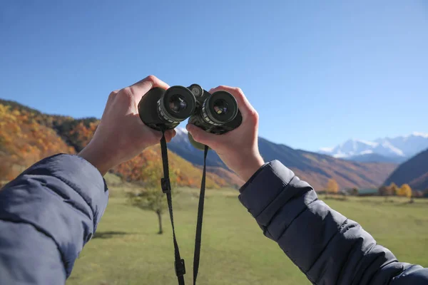 Boy Holding Binoculars Beautiful Mountains Sunny Day Closeup — Fotografia de Stock