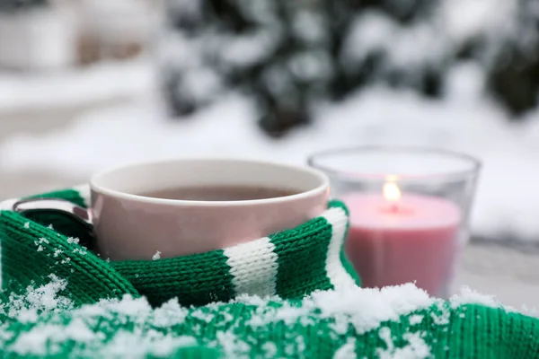 Winter Morning Cup Hot Drink Wrapped Green Sweater Burning Candle — 스톡 사진