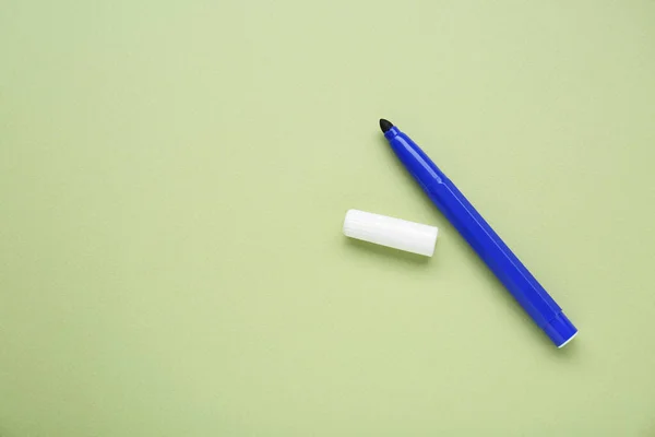 Blue Marker Cap Light Green Background Flat Lay Space Text — 스톡 사진
