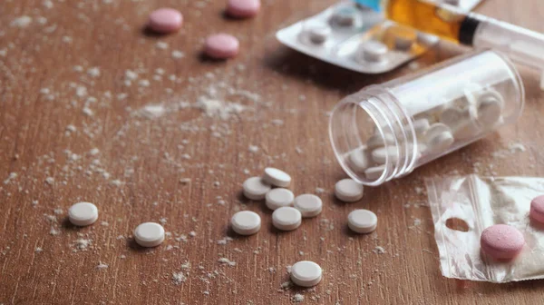 Pills Syringes Powder Wooden Table Closeup Hard Drugs — Foto de Stock