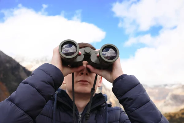Boy Looking Binoculars Beautiful Mountains Closeup — Fotografia de Stock