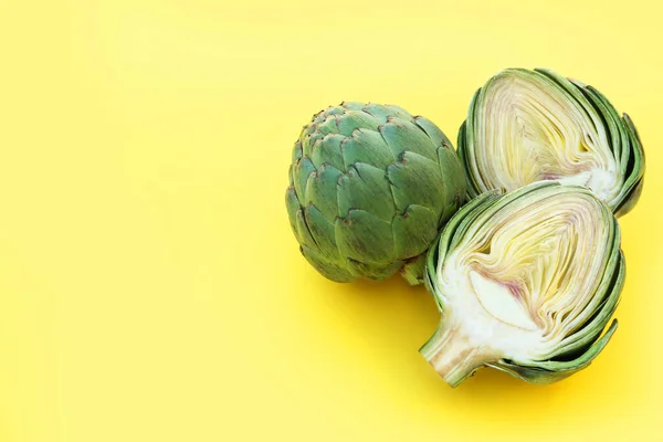 Whole Cut Fresh Raw Artichokes Pale Yellow Background Space Text — Stock Photo, Image