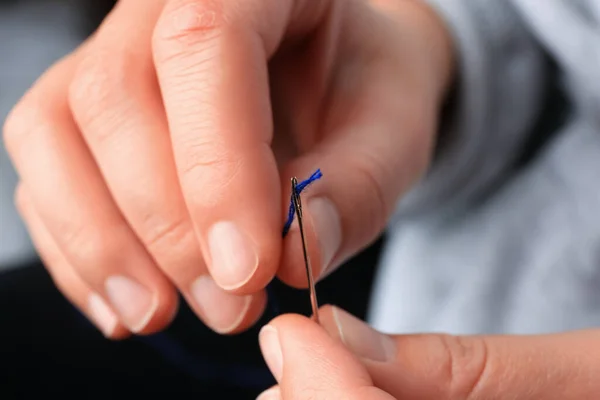 Closeup View Woman Threading Sewing Needle — Fotografia de Stock