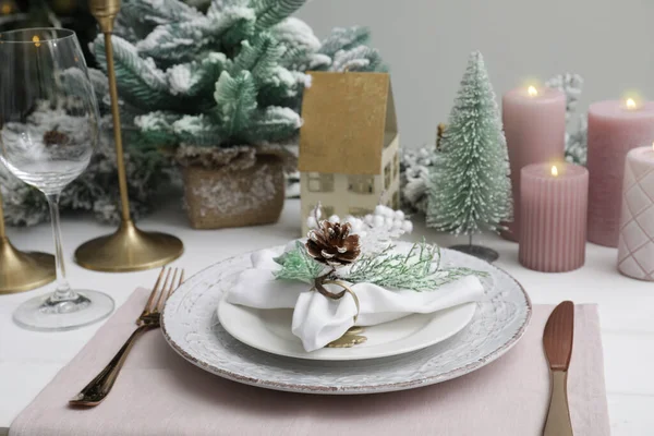 Festive Place Setting Beautiful Dishware Cutlery Cone Christmas Dinner White — Fotografia de Stock