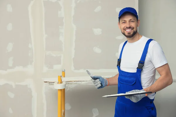 Professional Worker Putty Knives Wall Space Text — Stockfoto
