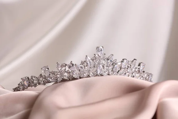 Beautiful Silver Tiara Diamonds Light Cloth — Zdjęcie stockowe