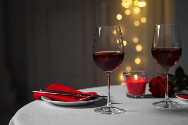Romantic Table Setting Glasses Red Wine Rose Flower Burning Candle — Stock Fotó