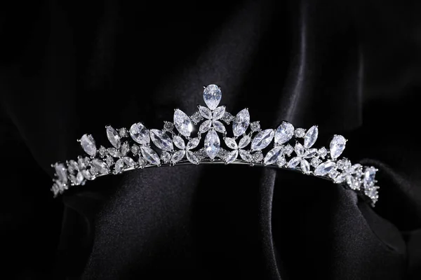 Beautiful Silver Tiara Diamonds Black Cloth — Stockfoto