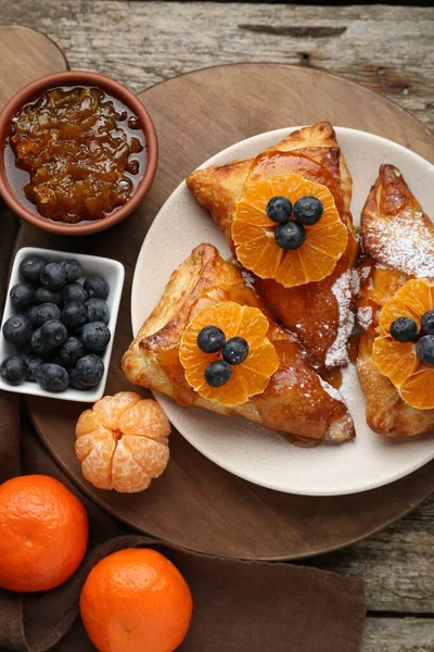Fresh Tasty Puff Pastry Sugar Powder Jam Tangerines Blueberries Wooden — Photo