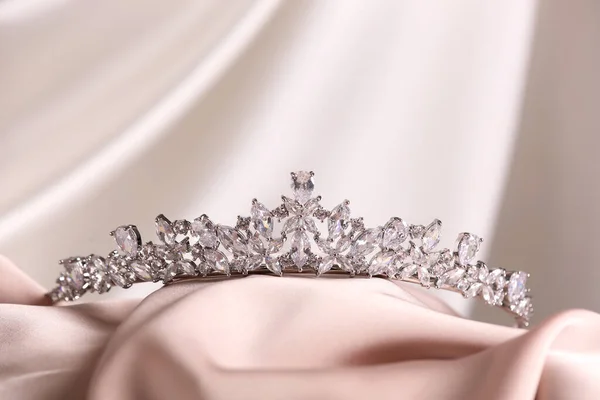 Beautiful Silver Tiara Diamonds Light Cloth — 스톡 사진