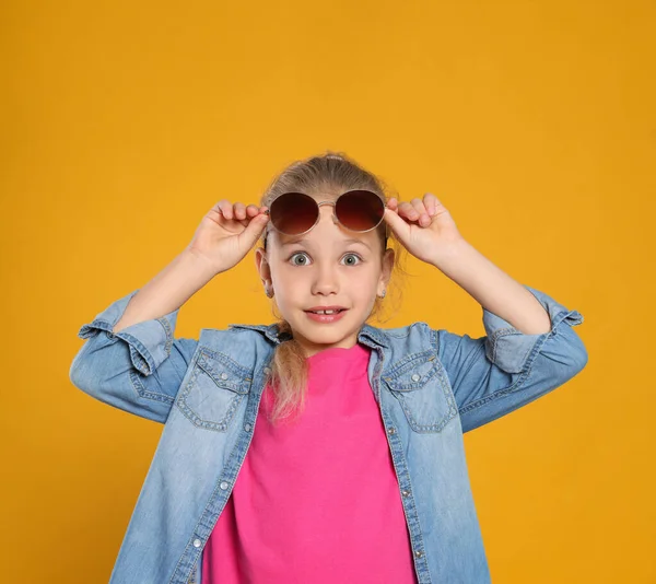 Emotional Girl Wearing Stylish Sunglasses Orange Background — 스톡 사진