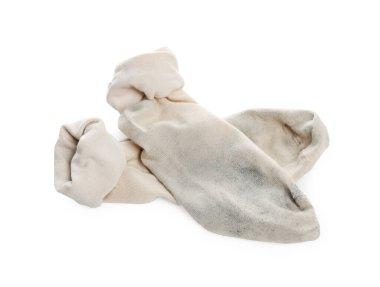 Beyaz arka planda bir çift kirli çorap