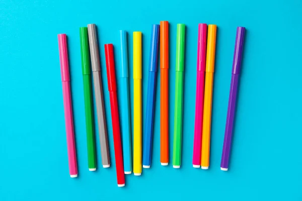 Many Bright Markers Light Blue Background Flat Lay — 스톡 사진
