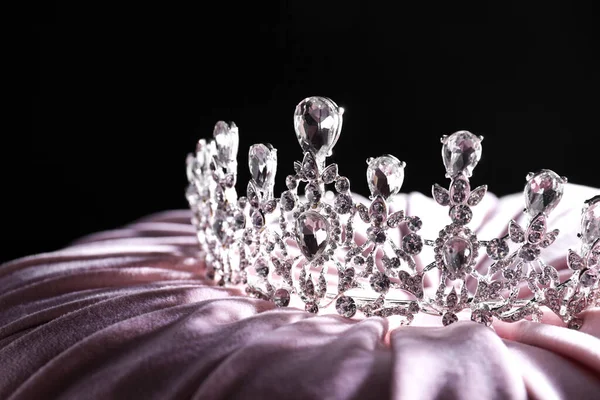 Красива Срібна Тіара Діамантами Легкій Тканині — стокове фото