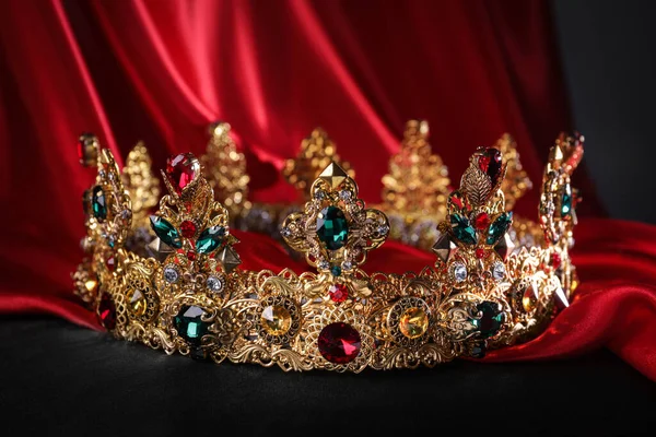 Beautiful Golden Crown Gems Black Pillow — Fotografia de Stock
