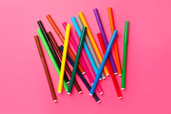 Many Bright Markers Pink Background Flat Lay — 스톡 사진