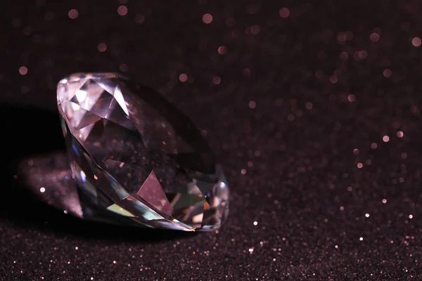 Belo Diamante Deslumbrante Superfície Brilho Preto Close Espaço Para Texto — Fotografia de Stock