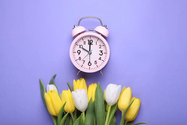 Pink Alarm Clock Beautiful Tulips Violet Background Flat Lay Spring — Foto de Stock
