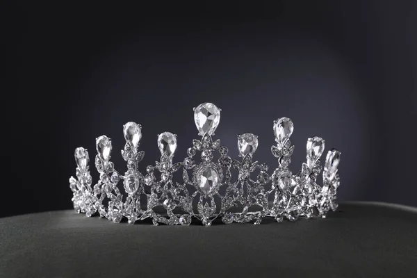 Beautiful Silver Tiara Diamonds Grey Table —  Fotos de Stock
