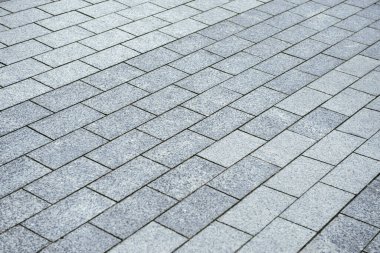 Gri taş kaldırıma bakın. Yaya yolu örtüsü