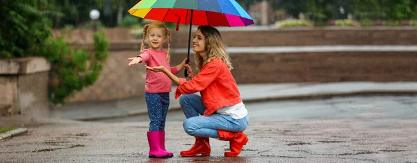 Happy Mother Daughter Bright Umbrella Autumn Rain Outdoors Banner Design — Foto Stock