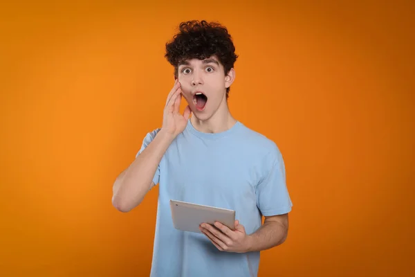 Portrait Shocked Teenage Boy Tablet Orange Background — 스톡 사진