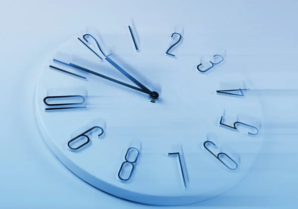 Concepto Tiempo Fugaz Reloj Sobre Fondo Azul Claro Efecto Movimiento — Foto de Stock