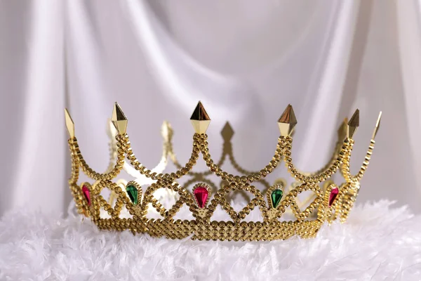 Beautiful Golden Crown Gems White Soft Cloth — 스톡 사진