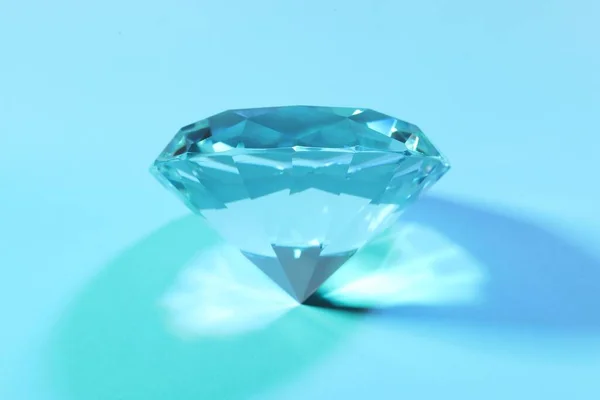 Beautiful Dazzling Diamond Light Blue Background Closeup — Fotografia de Stock