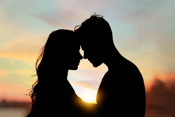 Silhouette Lovely Couple Enjoying Each Other Sunset — Fotografia de Stock