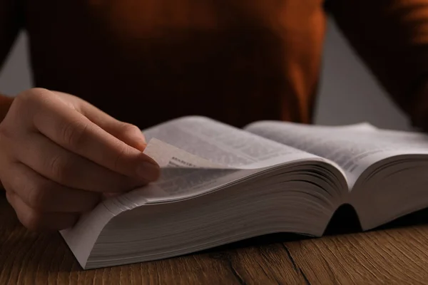 Woman Reading Bible Wooden Table Closeup — Stock Photo, Image